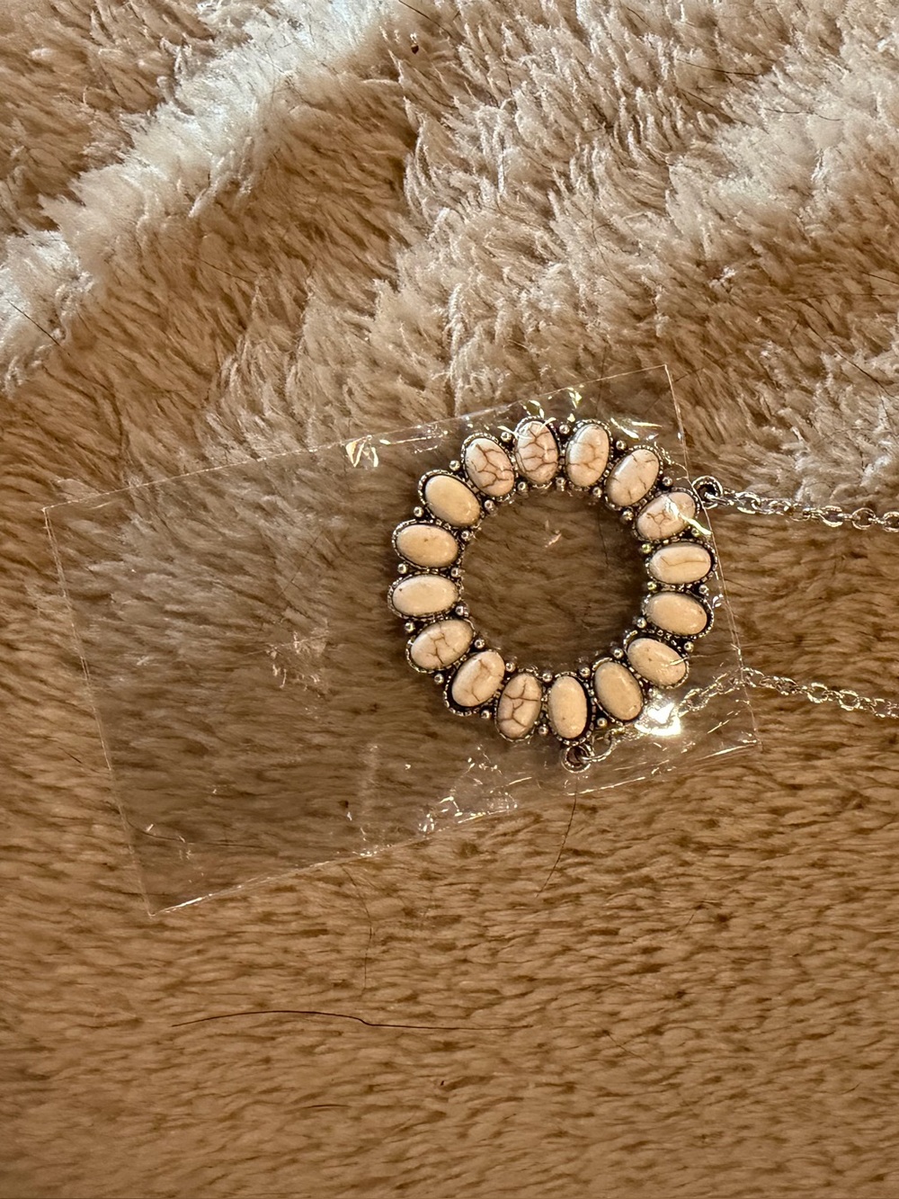 Plunder white stone circle necklace